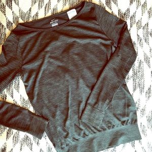 Nike Dri-Fit Long Sleeve Shirt Size M